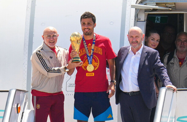 Spain’s World Cup champions return home ahead of open-top bus parade through Madrid