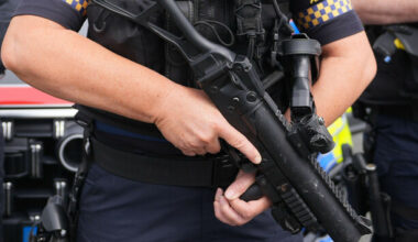 Gardaí shoot knife-wielding man with 'less lethal' round in Dundalk - The Journal