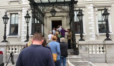 'One of our own': A queue out the door in Dublin to sign Glen Hansard's Book of Condolence