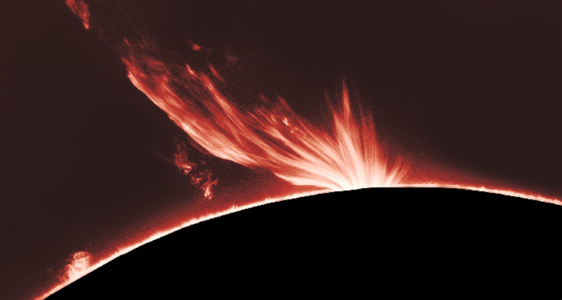 'Machine-gun sun' could bring auroras to more than a dozen states this Independence Day weekend