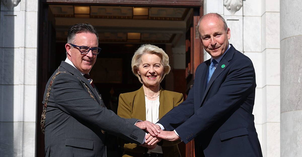 Micheál Martin welcomes European Commission President to his home city