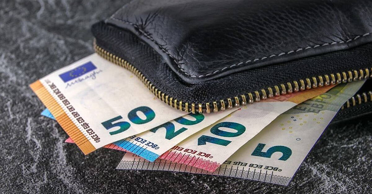 More than 6,300 people on jobseeker's allowance over 10 years