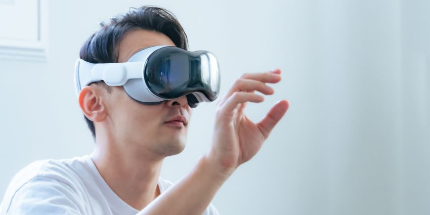 Apple Reportedly Cancels Affordable XR Headset Plans