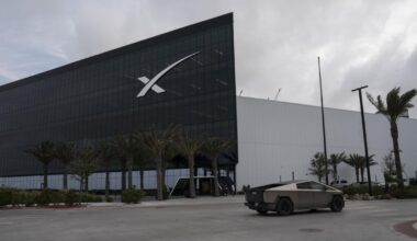 SpaceX at $100 could mean investors see zero value in its AI