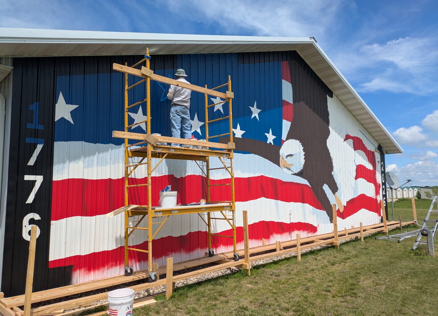 Patriotic painting overlooks highway near Spicer, Minnesota, in time for 4th - West Central Tribune