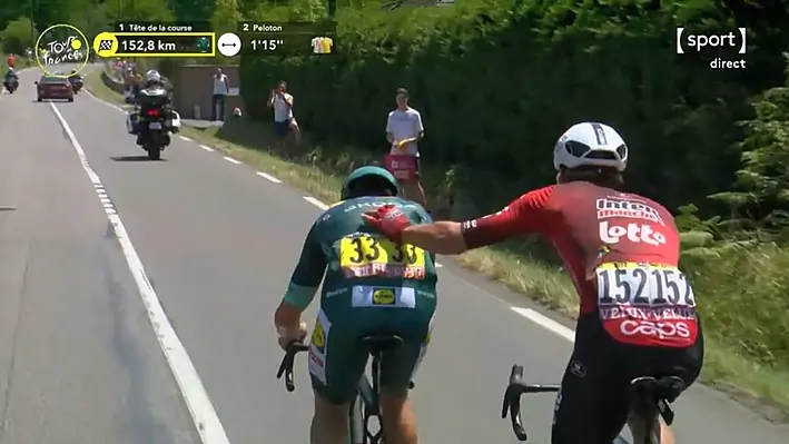 Video - Lotto's Artz drops from Tour breakaway after handlebar row