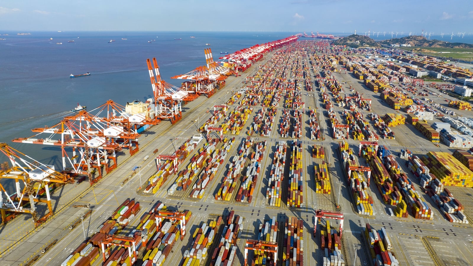 China extends trade boom as global AI tech demand surges