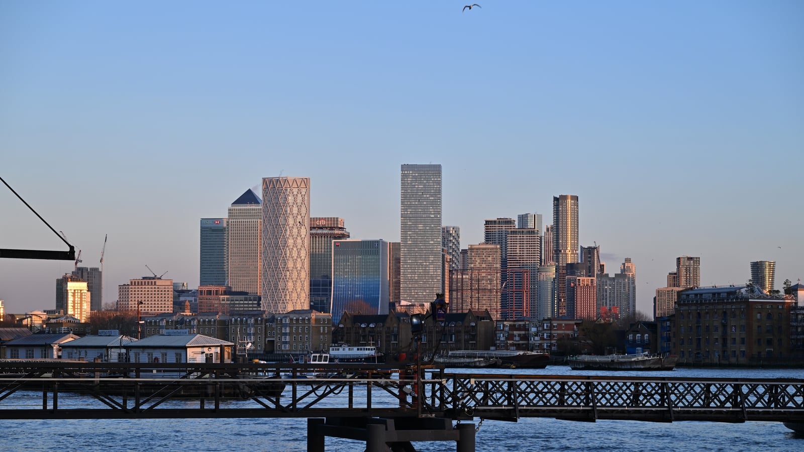 UK economy gains from Gulf ceasefire, World Cup and sun