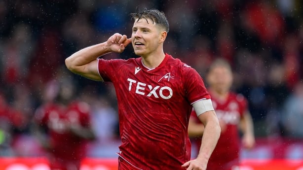 ABERDEEN, SCOTLAND - AUGUST 1: Kevin Nisbet of Aberdeen gestures towards the Hearts fans after he scores the winning penalty during the William Hill Premiership 2026/27 match between Aberdeen and Heart of Midlothian at Pittodrie Stadium, on August 1, 2026 in Aberdeen, Scotland. (Photo by Malcolm Mac