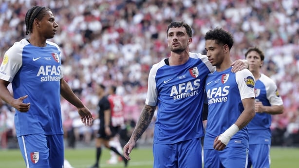 EINDHOVEN, NETHERLANDS - AUGUST 2: Ro Zangelo Daal of AZ Alkmaar celebrates 0-4 with Troy Parrott of AZ Alkmaar, Calvin Stengs of AZ Alkmaar during the Dutch Johan Cruijff Schaal match between PSV v AZ Alkmaar at the Philips Stadium on August 2, 2026 in Eindhoven Netherlands (Photo by Marcel Bonte/S