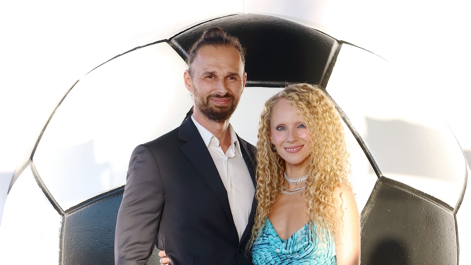Juno Temple weds long-term boyfriend Michal Szymanski