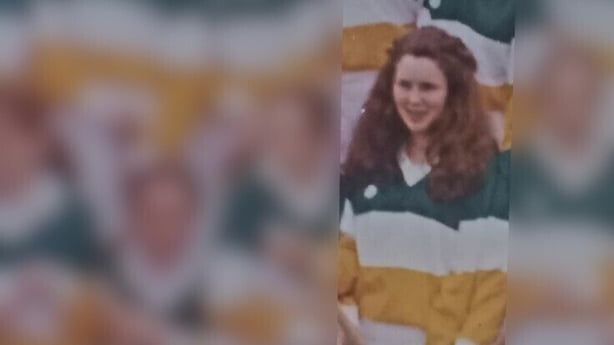 A girl kneeling for a team photo