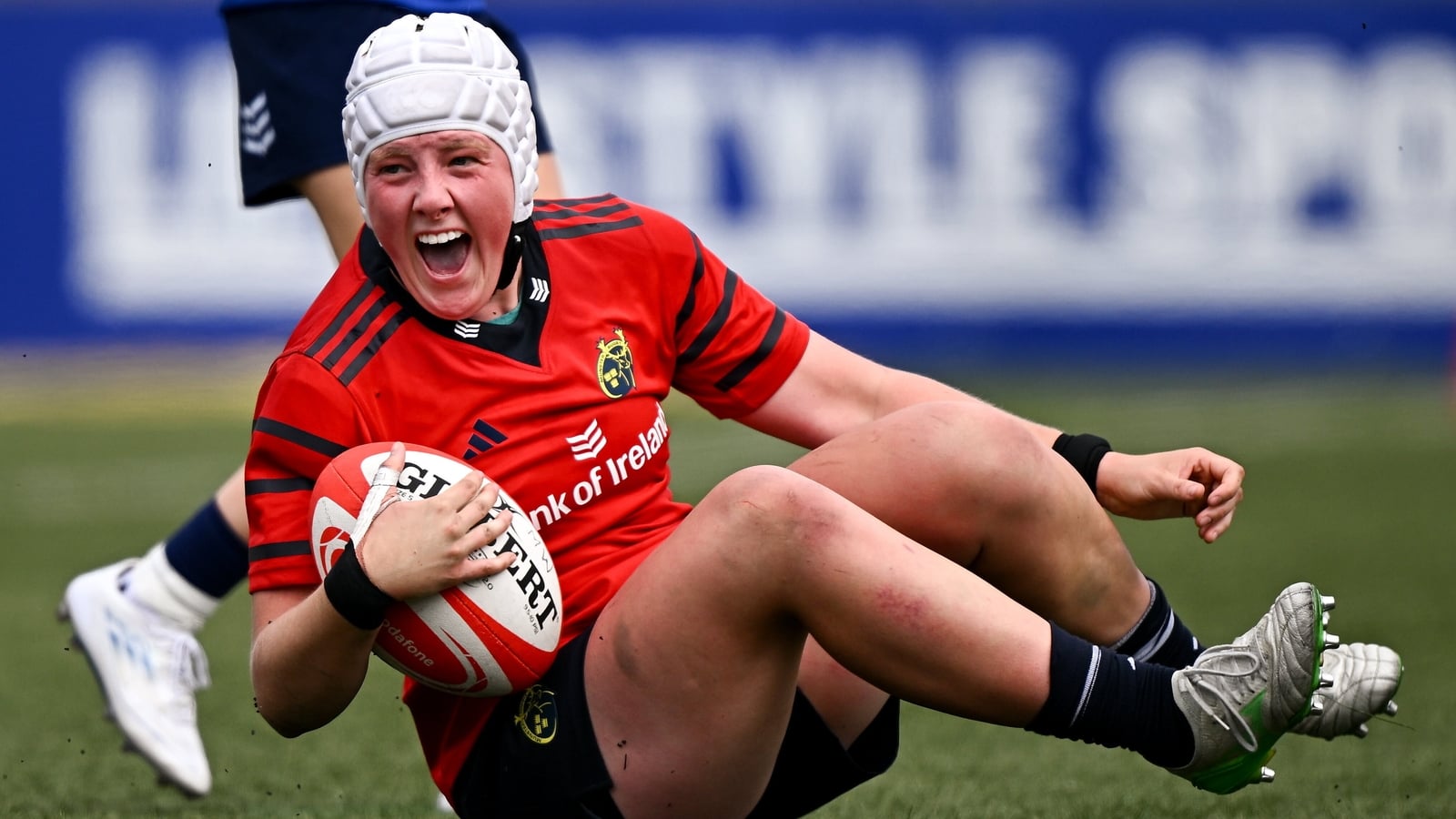 Buttimer stars as Munster hand Leinster a thrashing
