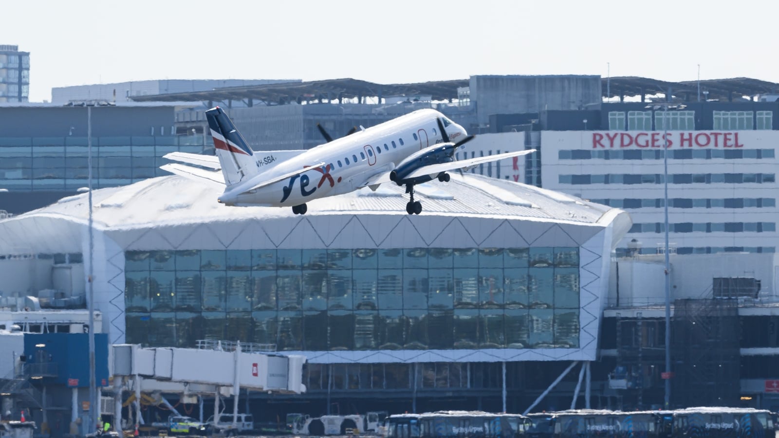 'Near collision' at Sydney Airport triggers investigation