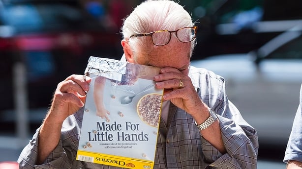 Man uses cereal box to view eclipse