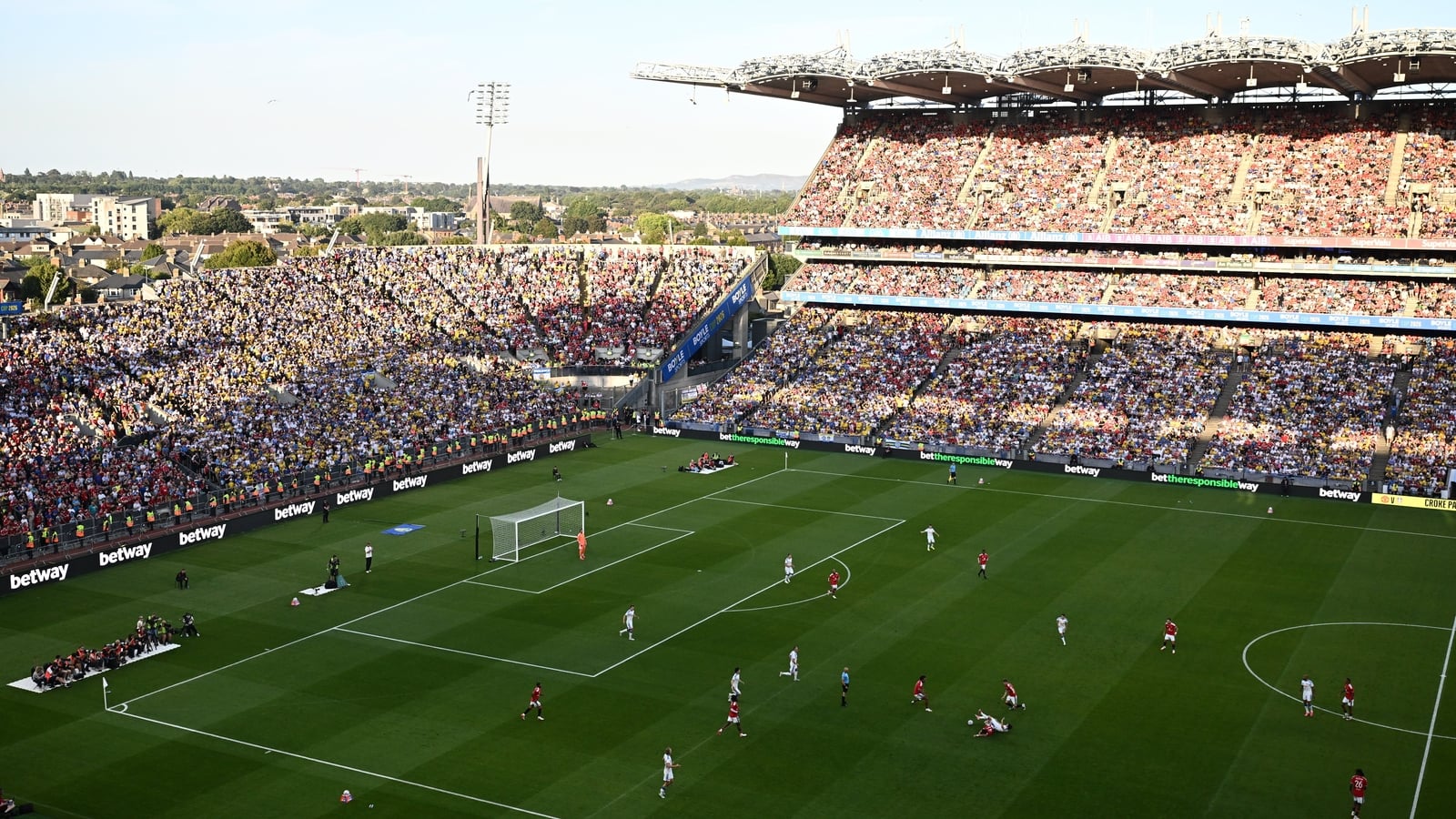 Man United beat Leeds on penalties in packed Croke Park