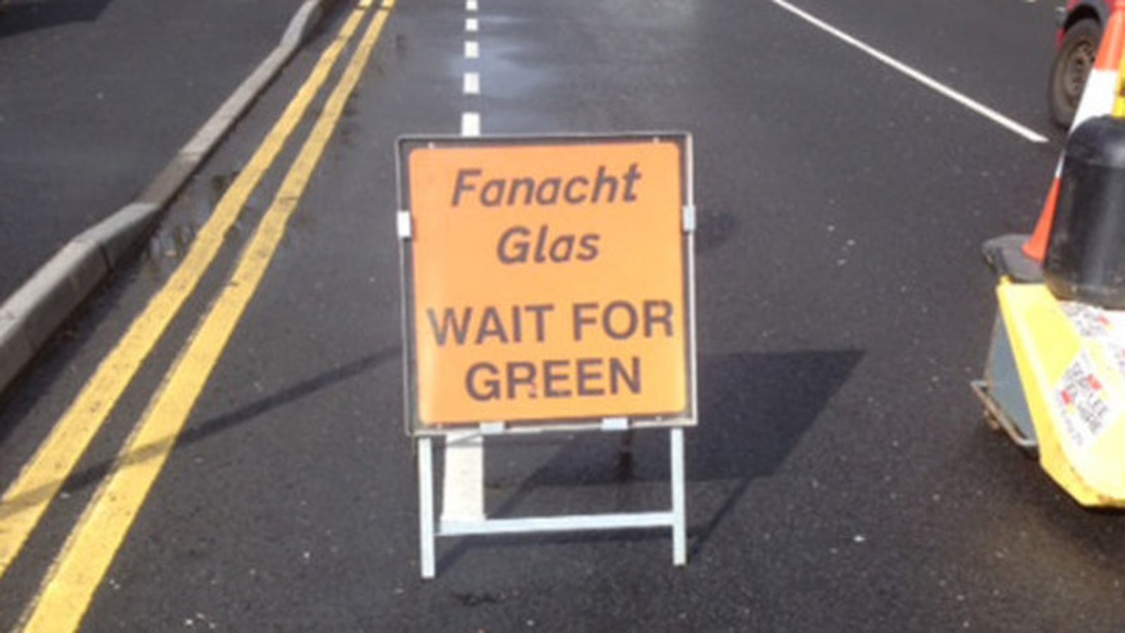 Gaeilgeoirí spotting mistakes on Irish language signage