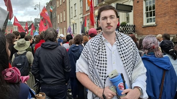 Around 200 people gathered outside the Department of Justice today to protest against the Government refusing visas for a group of Palestinian students hoping to take up scholarships at third-level institutions this academic year.
