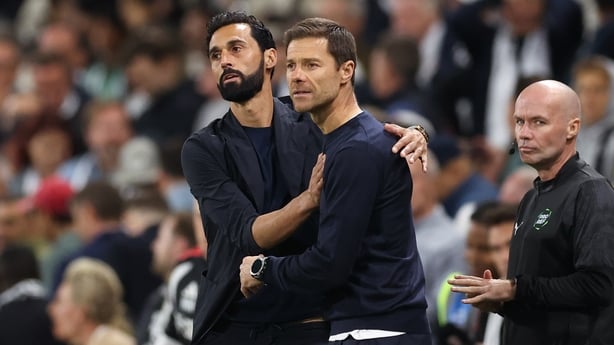 LONDON, ENGLAND - AUGUST 24: Alvaro Arbeloa manager / head coach of Fulham and Xabi Alonso manager / head coach of Chelsea shake hands at full time during the Premier League 2026/27 match between Fulham and Chelsea FC at Craven Cottage on August 24, 2026 in London, United Kingdom. (Photo by Catherin