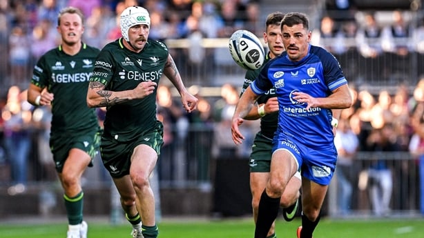 28 August 2026; Mack Hansen of Connacht, left, and Anthony Bouthier of RC Vannes during the pre-season match match between RC Vannes and Connacht at Stade de la Rabine in Vannes, France. Photo by Bapiste Fernandez/Sportsfile