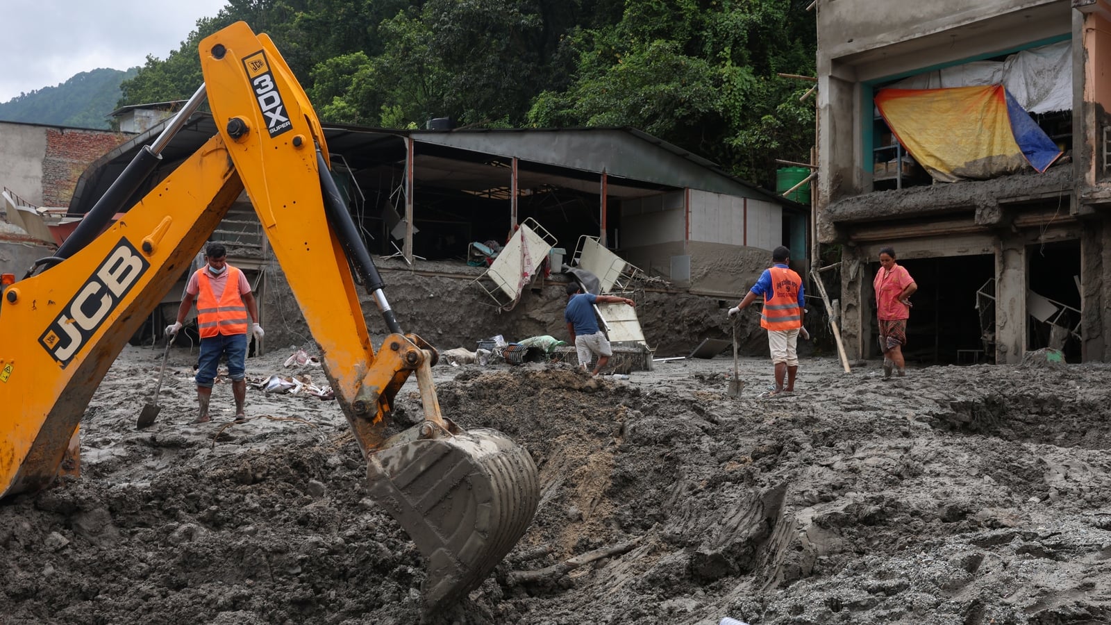 'Everything is lost' - Inside devastated Nepal flood zone