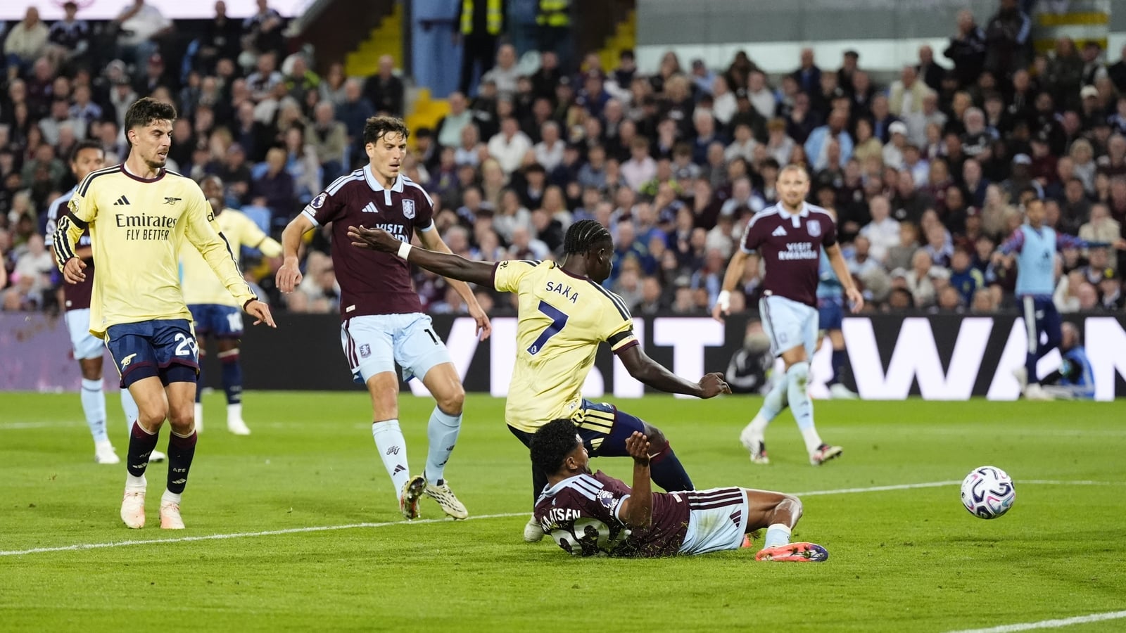 Saka strike helps Arsenal dig out victory at Villa
