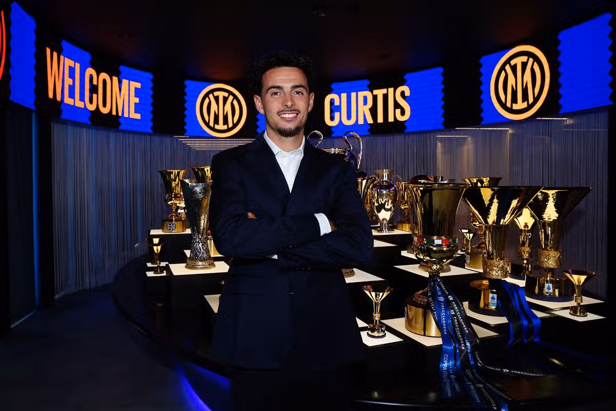 Newly signed FC Internazionale player Curtis Jones poses for photos during his unveiling event at FC Internazionale Headquarters on August 21, 2026 in Milan, Italy