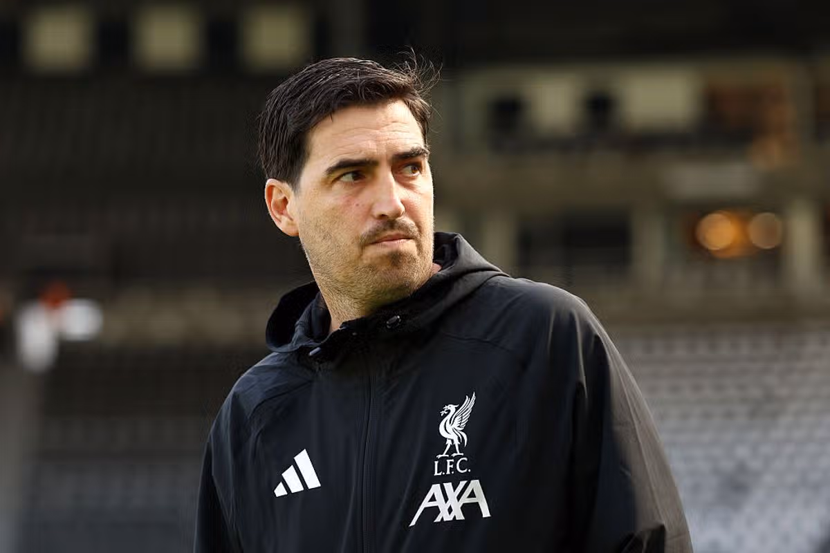 NEWCASTLE UPON TYNE, ENGLAND - AUGUST 23: Andoni Iraola, Manager of Liverpool, inspects the pitch before the Premier League 2026/27 match between Newcastle United and Liverpool FC at St James' Park on August 23, 2026 in Newcastle upon Tyne, England. (Photo by Molly Darlington/Getty Images)