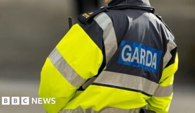 Donegal: Two taken to hospital with serious injuries after crash - BBC