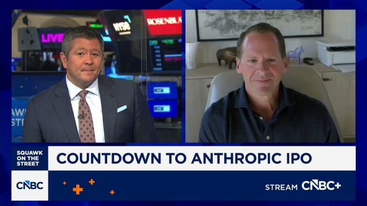 Anthropic leads the foundation models at the heart of the AI wave, says early investor Matt Murphy