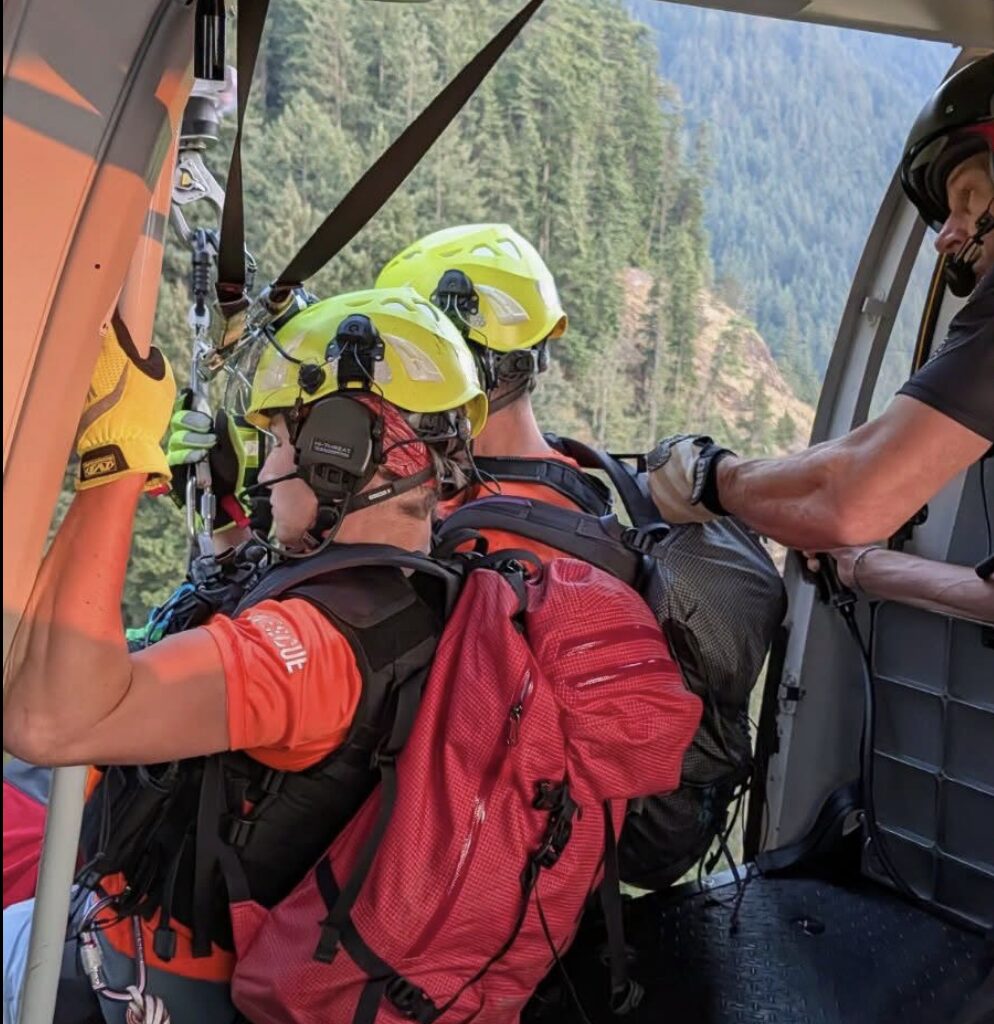 Helicopter Rescues Climber Stung Over 100 Times by Wasps