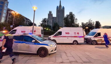 Bomber among three killed in Moscow restaurant explosion, Russian officials say