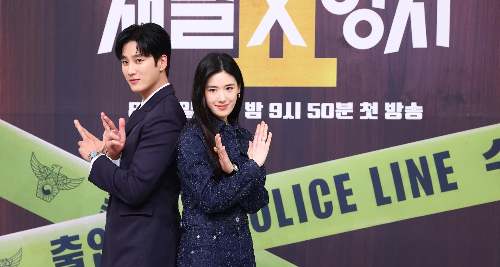 Actors Ahn Bo-hyun, left, and Jung Eun-chae pose at a press conference for the SBS drama series