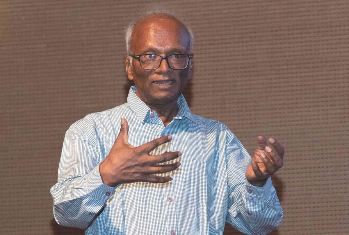 'Earthquakes, avalanches and market crashes have some things in common'
