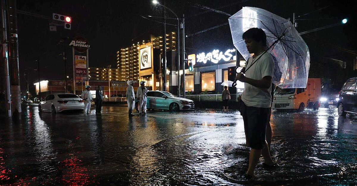 Heavy rain causes deadly flooding near Tokyo and strands travellers