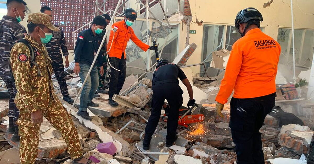 Magnitude 7.7 earthquake strikes off Indonesia’s coast, killing at least 47