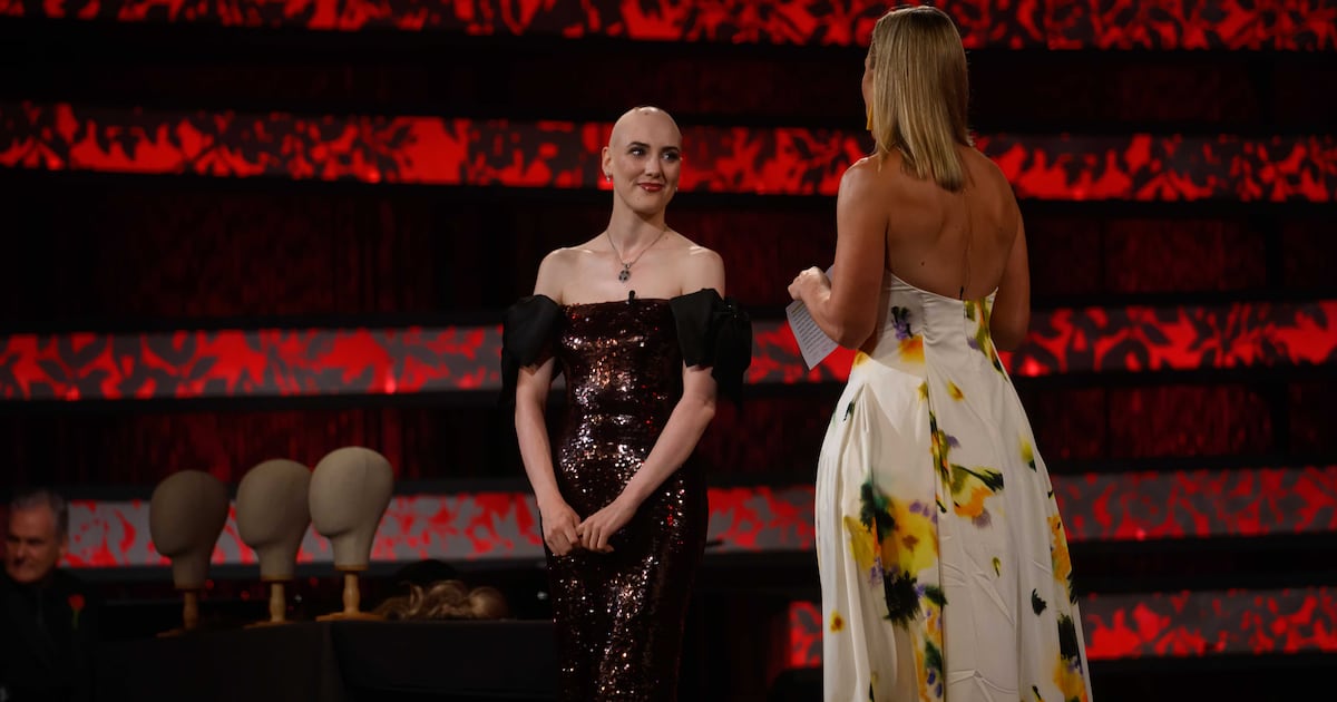 Rose of Tralee winner Caoilfhinn Ní Choiligh hopes to go without wig more often – The Irish Times