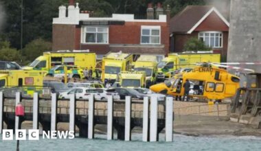 Girl dies after Shoreham sea incident which killed Palestinian family - BBC