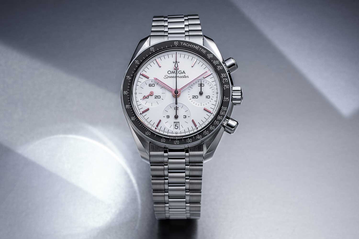 Omega Speedmaster 38 mm (©Revolution)