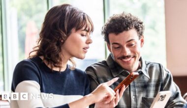 Bumble divides users by ditching its signature 'women-first' chat rule - BBC