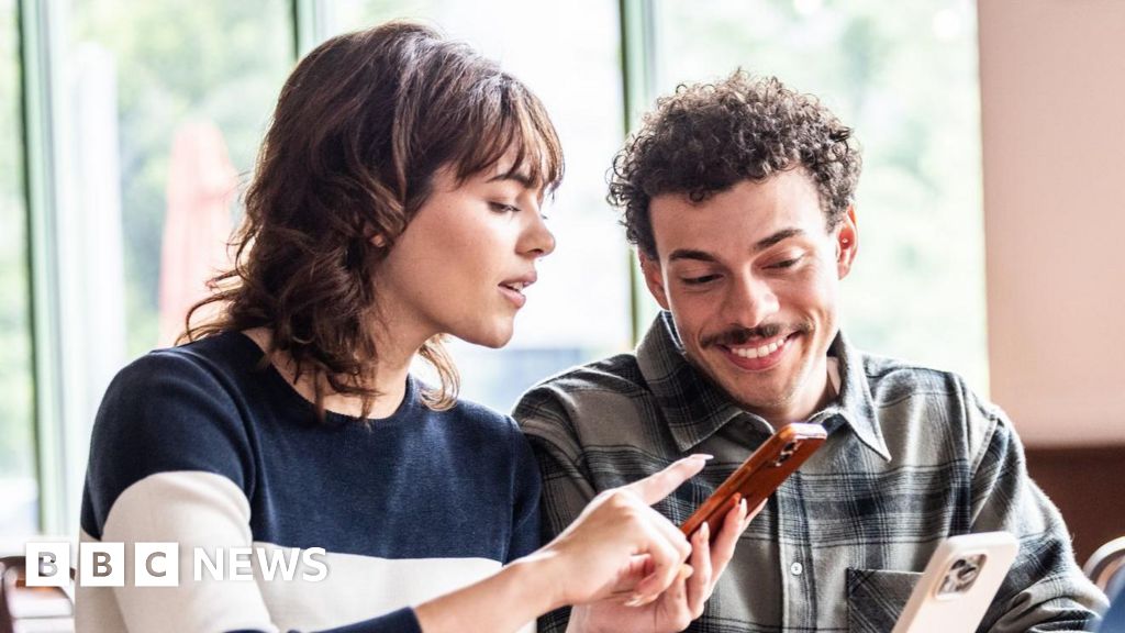 Bumble divides users by ditching its signature 'women-first' chat rule - BBC