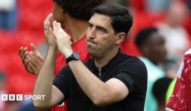 Andoni Iraola applauds the Anfield crowd