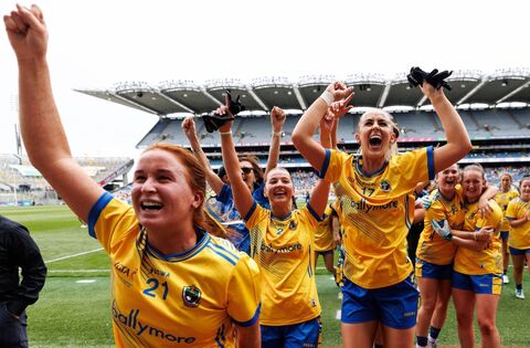 WATCH: All-Ireland winning Roscommon ladies' team bring Mary Quinn Cup West of the Shannon - Sport