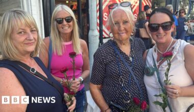 Bonnie Tyler's celebration of life attended by fans in Mumbles - BBC