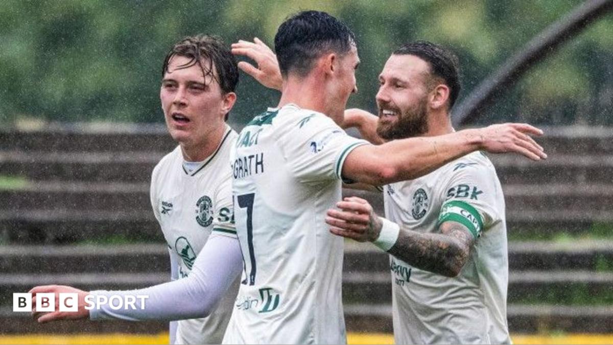Martin Boyle scores for Hibernian against Dundee