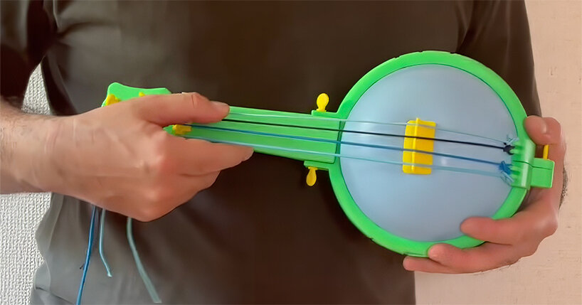 3D printed banjo uses party balloon as its sound box to explore how air changes the tone - 4