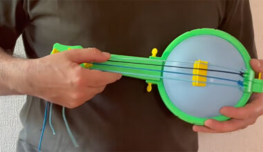 3D printed banjo uses party balloon as its sound box