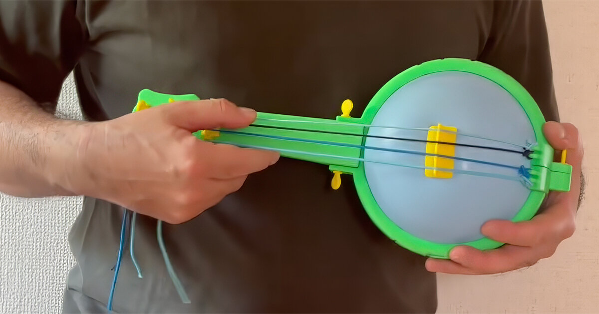 3D printed banjo uses party balloon as its sound box