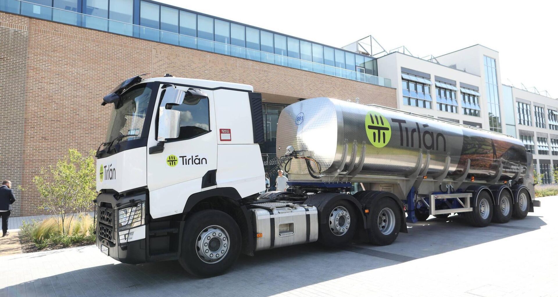 Tirlán has acquired three more pharmacies, expanding its healthcare portfolio.