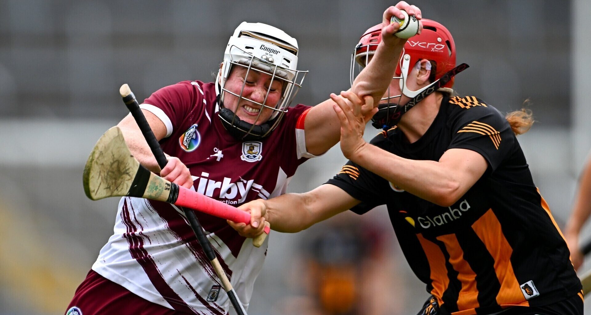 Ailish O'Reilly of Galway in action against Angela Carroll of Kilkenny. Pic: Piaras Ó Mídheach/Sportsfile